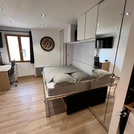 Contemporain, A Deux Pas De La A ! *