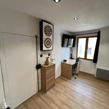 Contemporain, A Deux Pas De La A !